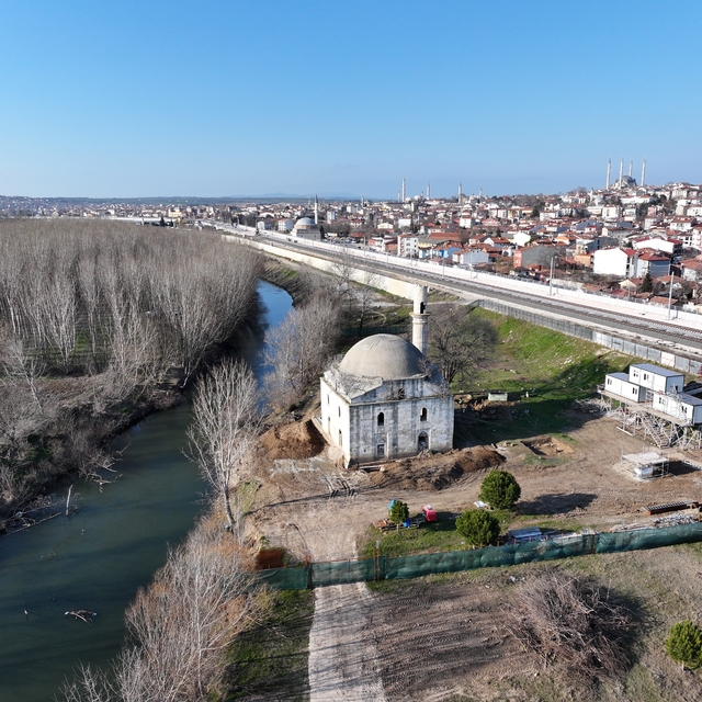 Edirne'de Tunca Nehri'nin kenarı düzenleniyor