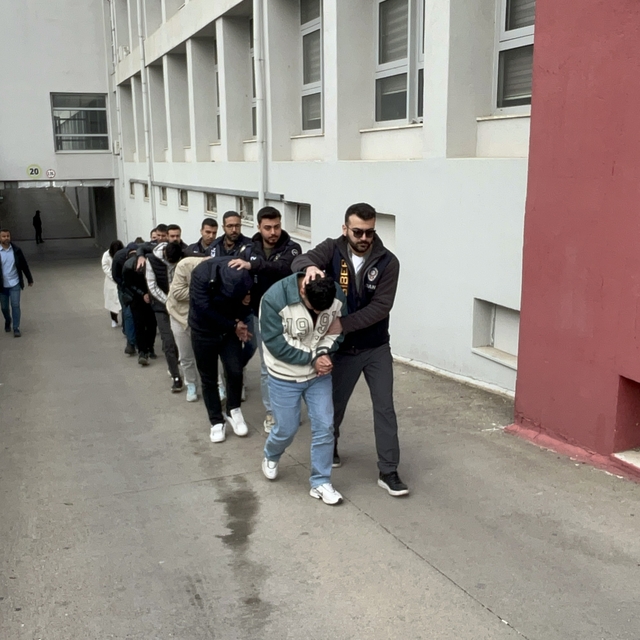 Adana'da yasa dışı bahis şebekesi çökertildi; 7 tutuklama