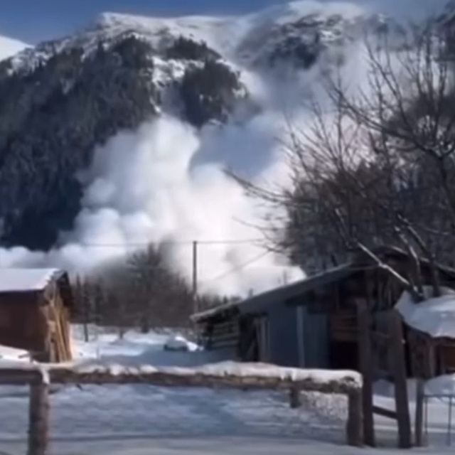 Artvin'de çığ düştü; o anlar kamerada