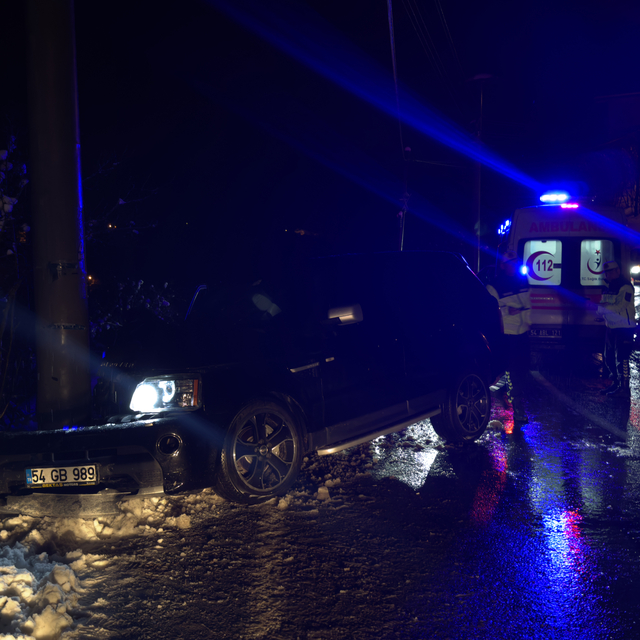 Sakarya'da trafik kazasında 3 kişi yaralandı