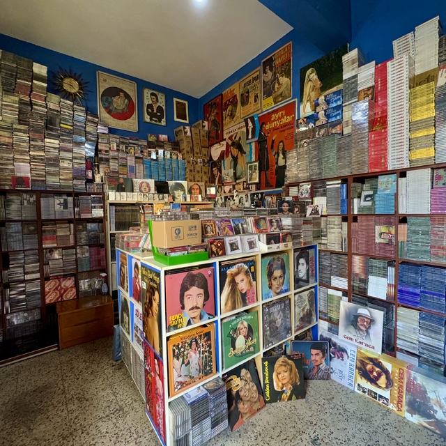 Dijital çağa inat plakçılık ve kasetçiliği 53 yıldır sürdürüyor