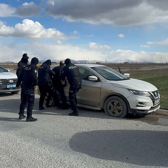 Konya'da polisten kaçan otomobil sürücüsüne 61 bin 979 lira ceza uygulandı