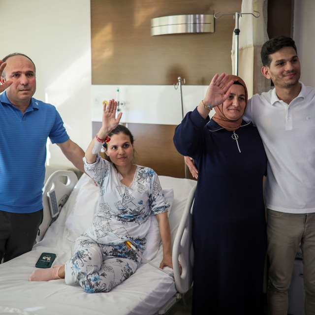 Anne ve baba, böbrekleri ile çocuklarına yeniden can verdi