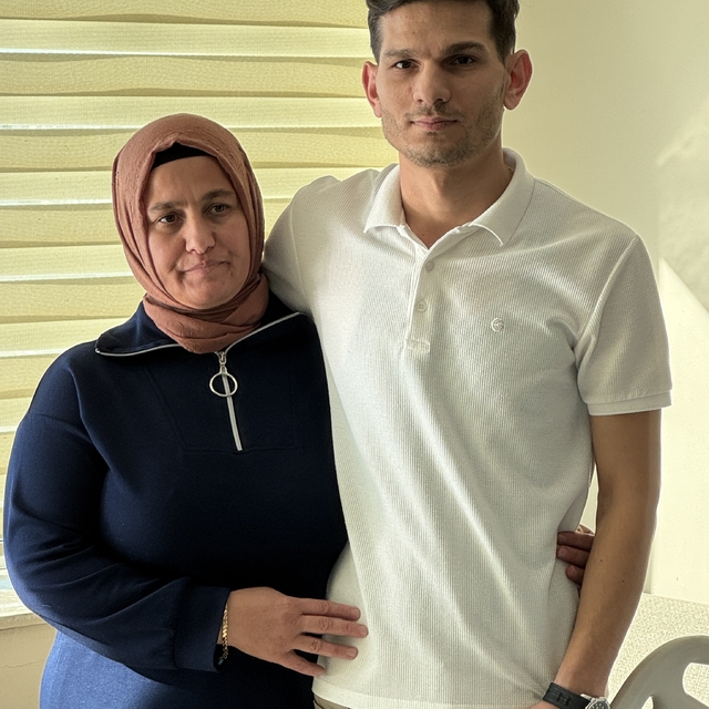 Antalya'da anne-baba, 13 yıl arayla çocuklarına böbreklerini bağışladı