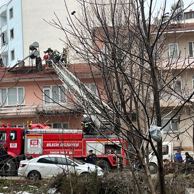 Bilecik'te iki katlı binanın bacasında çıkan yangın söndürüldü