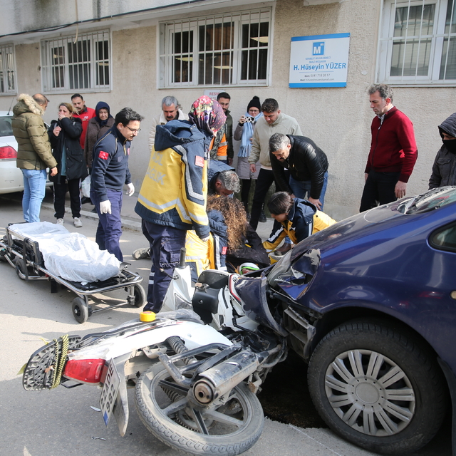 Edirne'de 2 kişinin yaralandığı motosiklet kazası kamerada
