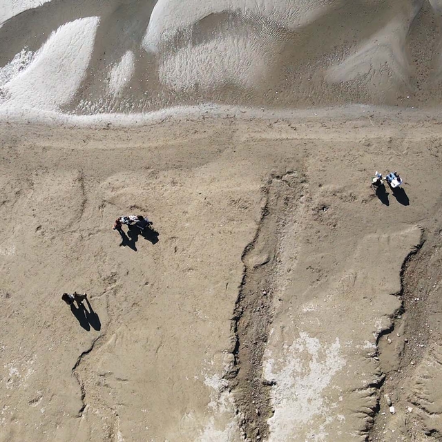 Muğla'nın Akyaka sahilinde deniz suyu yaklaşık 30 metre çekildi