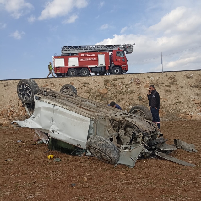 Kurtalan'da devrilen otomobildeki 3 kişi yaralandı