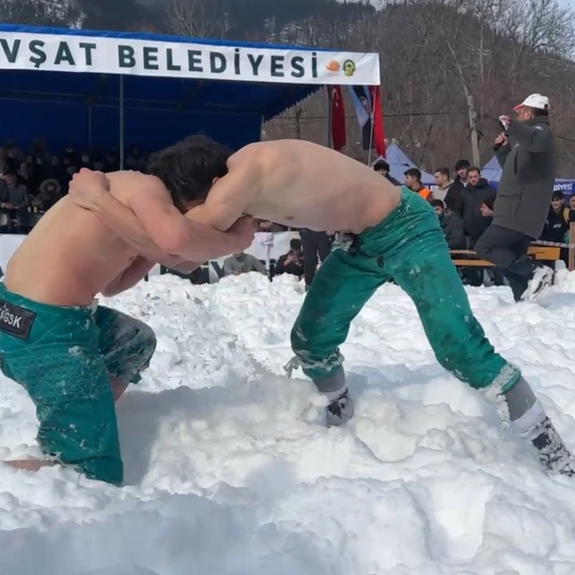 Artvin'de Kar Üstünde Karakucak Güreşleri Yapıldı