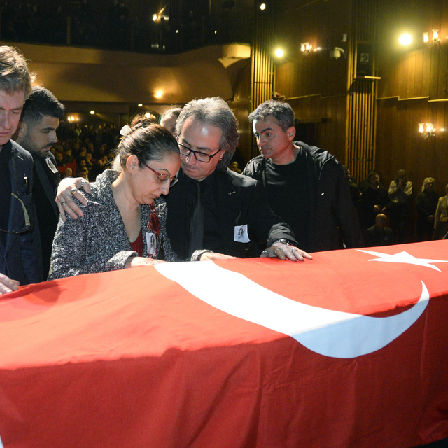Ödüllü keman sanatçısı Laçin Akyol son yolculuğuna uğurlandı
