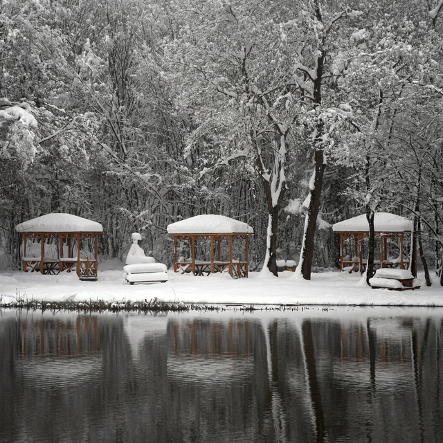 Düzce'de Korugöl Tabiat Parkı karla kaplandı