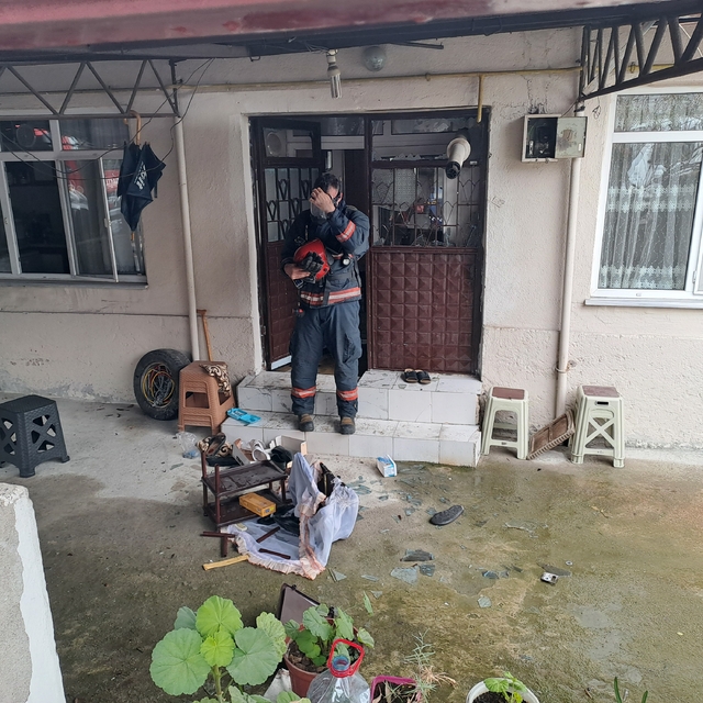 Sakarya'da elektrik panosuna giren kargalar yangına neden oldu