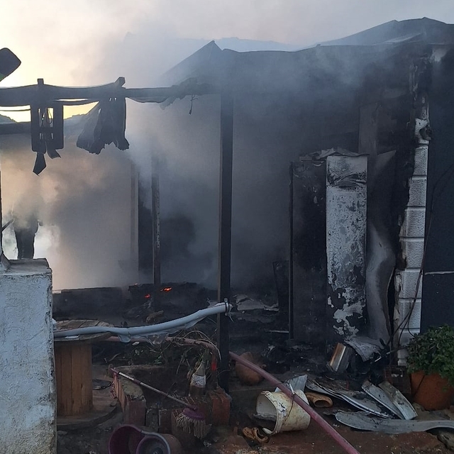 Bodrum'da prefabrik evde çıkan yangın söndürüldü