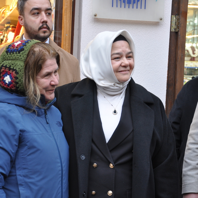 AK Parti'li Gürcan, Tarihi Odunpazarı Evleri Bölgesi'ndeki esnafla görüştü