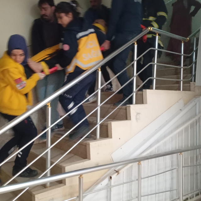 Mardin'de asansör kabini düştü; 4 yaralı
