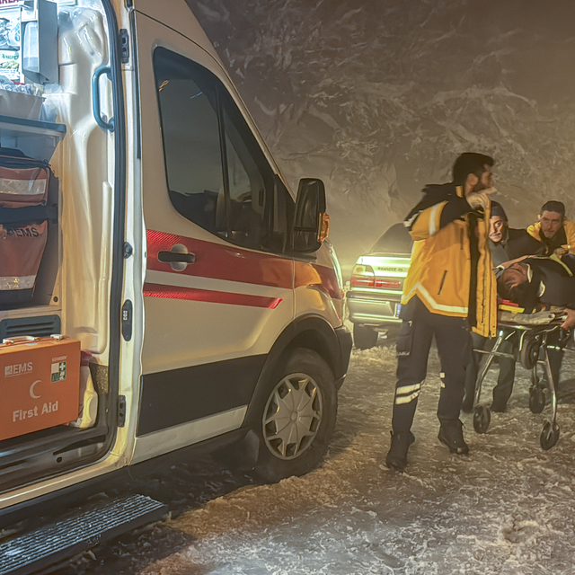 Düzce'de iki otomobilin çarpıştığı kazada 5 kişi yaralandı