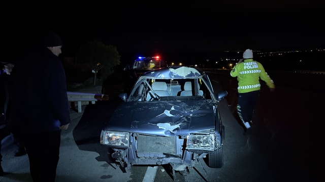 Sinop'ta aracın çarptığı yaya ile araçtaki 2 kişi yaralandı
