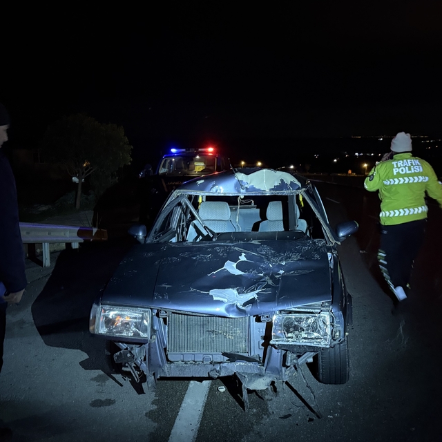 Sinop'ta aracın çarptığı yaya ile araçtaki 2 kişi yaralandı