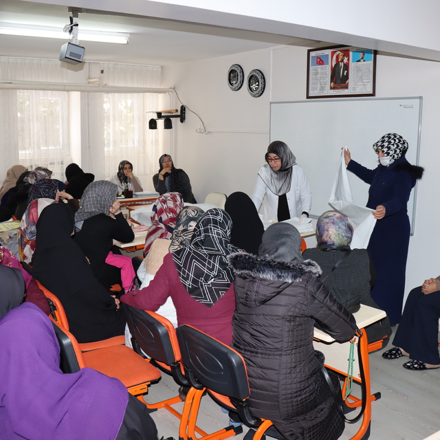 Erzincan'da kadınlara gassallık eğitimi veriliyor