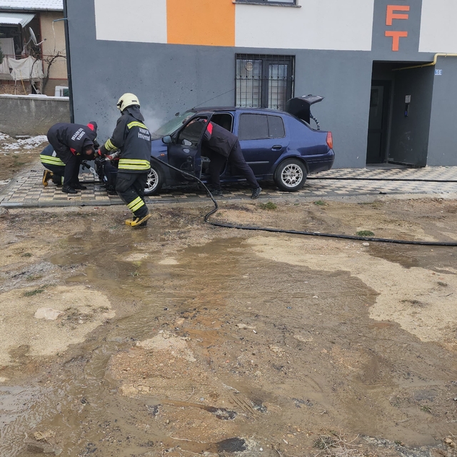 Seydişehir'de park halindeki otomobil yandı