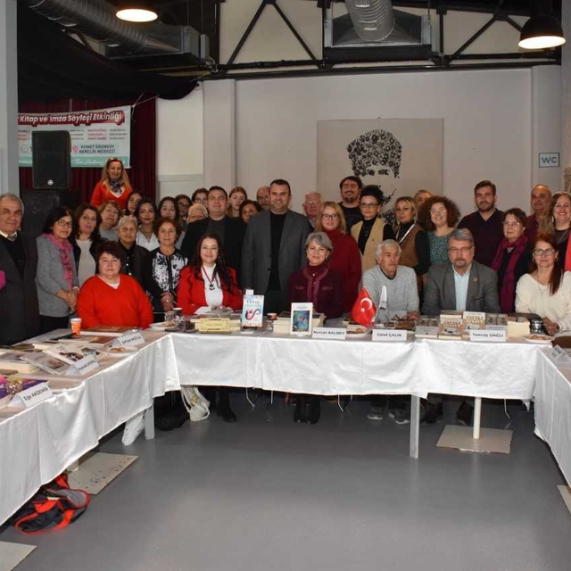 Tekirdağ'da yazarlar okurlarıyla bir araya geldi