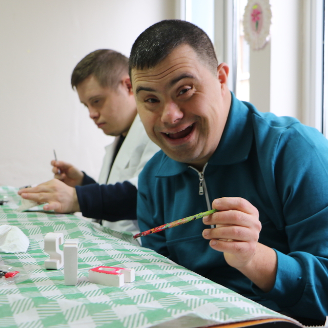 El sanatları ile sosyalleşen down sendromlu gençler, üretip kazanıyor