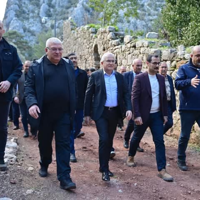 Kumluca Kaymakamı Güneş, Olimpos Antik Kenti'nde incelemelerde bulundu