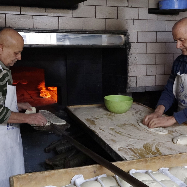 Dededen toruna sönmeyen fırın ateşi