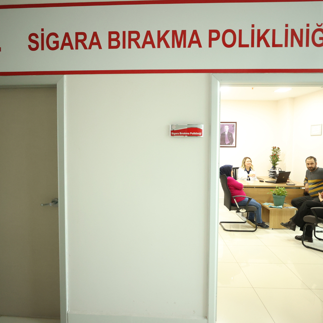 Tedaviyle sigarayı bırakan aile, rahat nefes almanın keyfini yaşıyor