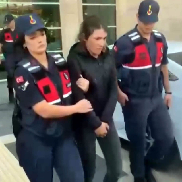 Çobanı sopayla dövüp cep telefonuyla kaydeden kız kardeşlere ilk duruşmada...