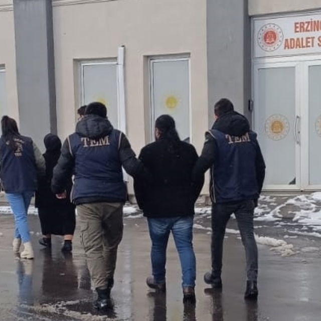 Erzincan'da terör örgütü propagandası yaptıkları iddiasıyla 4 zanlı yakalan...