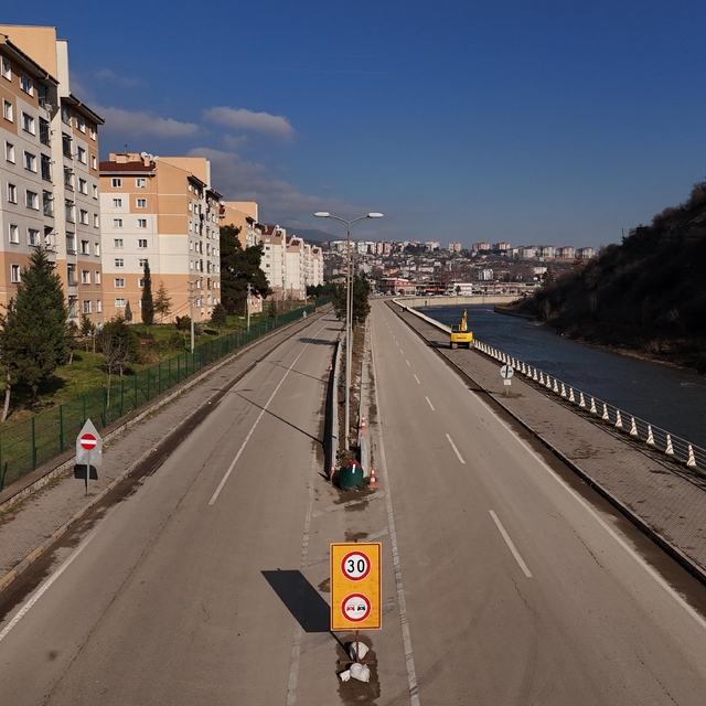 Karabük'te cadde yenileme çalışmaları sürüyor
