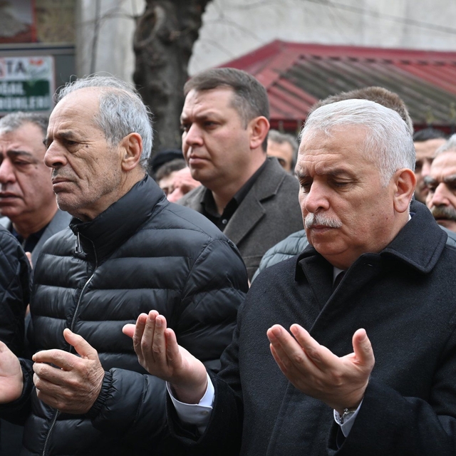 Trabzonspor'un eski futbolcusu Ali Kemal Denizci'nin vefat eden kardeşi top...