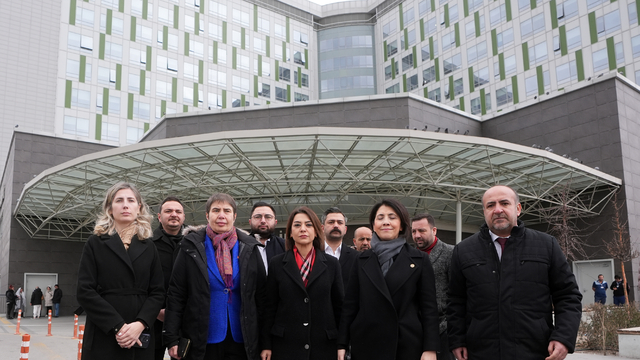 CHP heyeti, sahte içki sebebiyle tedavi altına alınanları hastanede ziyaret etti