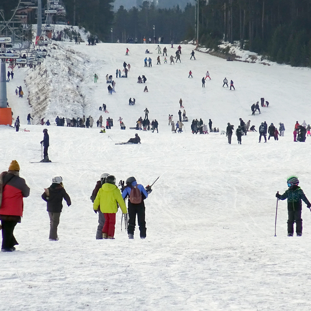 Kristal karıyla ünlü Sarıkamış Kayak Merkezi'nde yoğunluk yaşanıyor