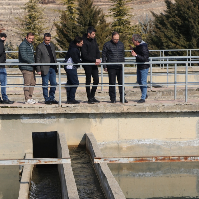 Siirt Valisi ve Belediye Başkan Vekili Kızılkaya, belediyenin tesislerinde...