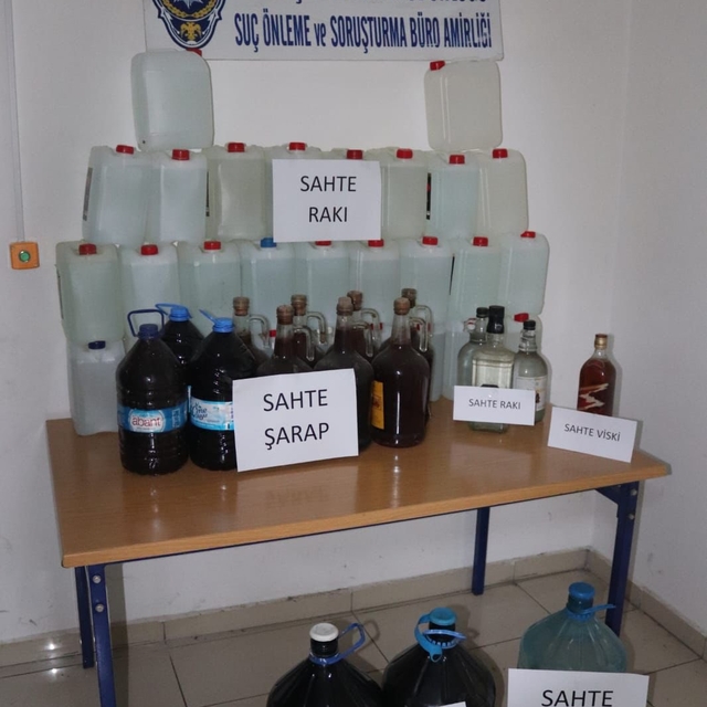 Çanakkale'de 240 litre sahte içki ele geçirildi
