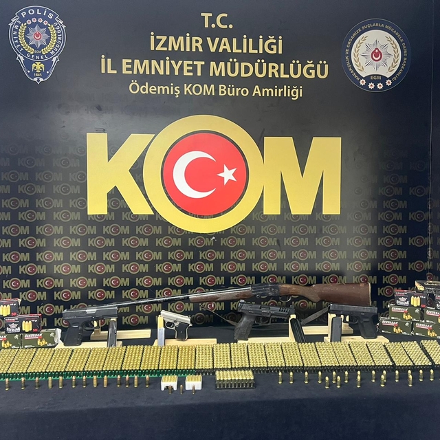 İzmir'de bireysel silahlanmayla mücadele kapsamında 3 kişi yakalandı