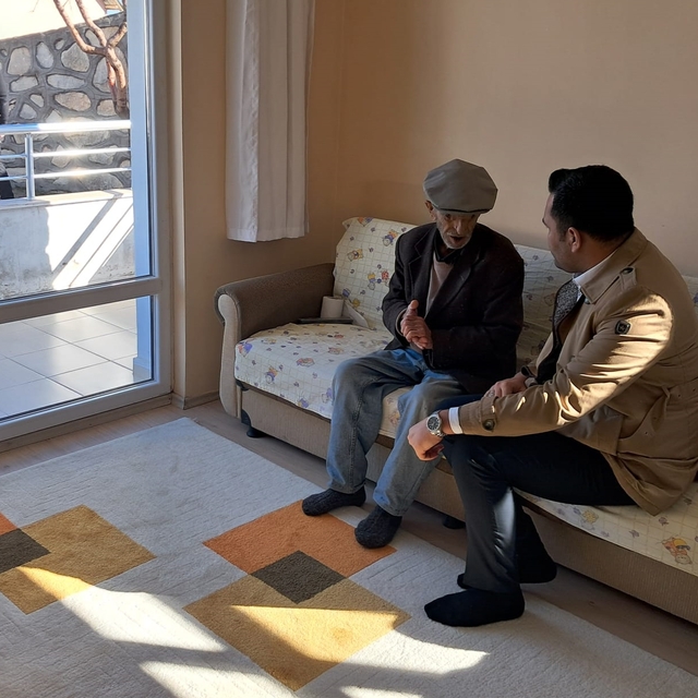 Ağın Kaymakamı Türkmenoğlu'ndan hane ziyareti