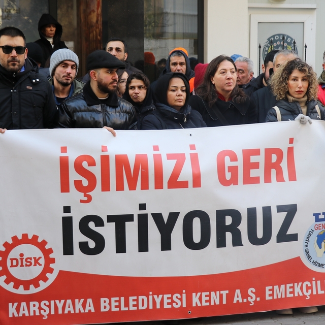 Karşıyaka Belediyesi tarafından işten çıkarılan işçiler, eylemlerine devam...