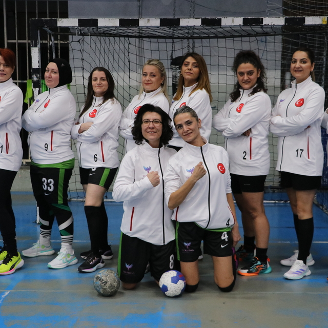 Çalışan kadınlar kurdukları "Tekirdağ Veteranlar" ile hentbola döndü