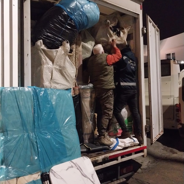 Samsun'da nakliye aracında ev eşyaları arasına gizlenmiş 1 ton etil alkol b...