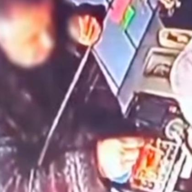 Kuyumculara sahte altın satmaya çalışan şüpheliye suçüstü; o anlar kamerada