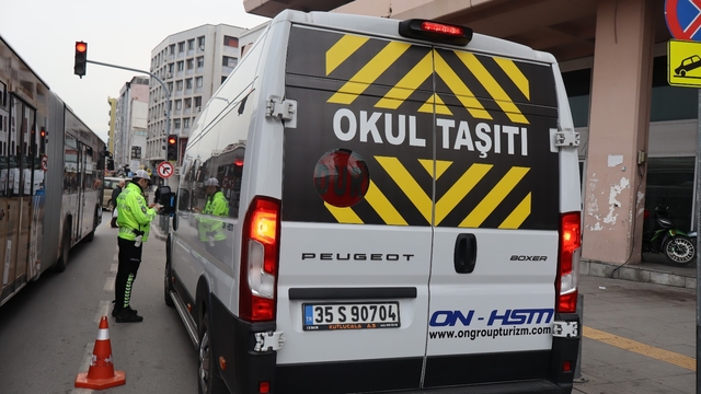 İzmir'de okul servislerine yönelik denetimlerde 272 sürücüye işlem yapıldı