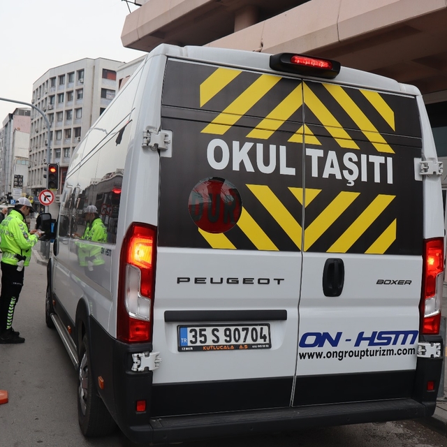 İzmir'de okul servislerine yönelik denetimlerde 272 sürücüye işlem yapıldı