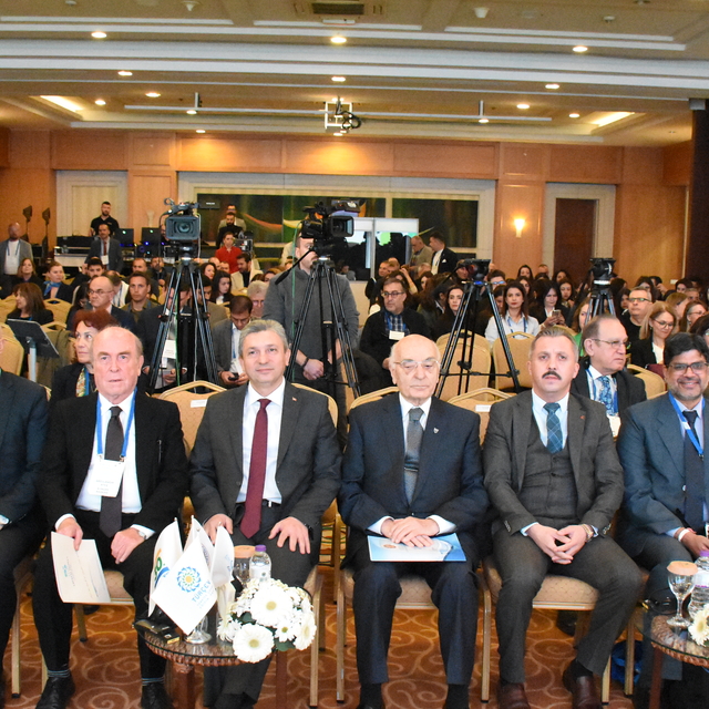 "Sürdürülebilir Gelecek İçin Çevre Eğitimi Kongresi" Antalya'da başladı