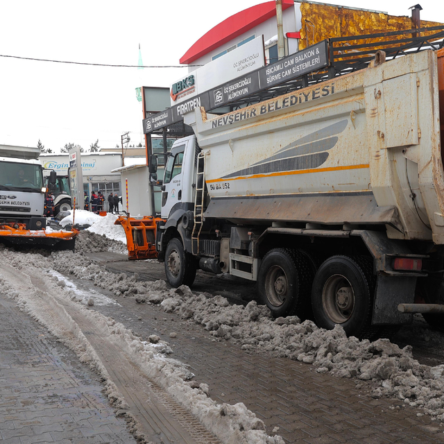 Nevşehir'de karla mücadele çalışmaları sürüyor