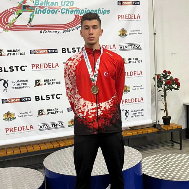 Milli sporcu Yasir Kuduban, yüksek atlamada Balkan Şampiyonu oldu