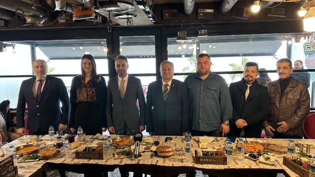 Zafer Partisi Genel Başkan Yardımcısı Çetinkaya Samsun'da partililerle buluştu