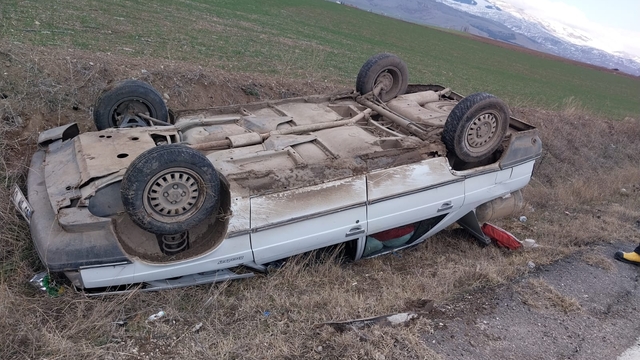 Merzifon'da şarampole devrilen otomobilin sürücüsü yaralandı